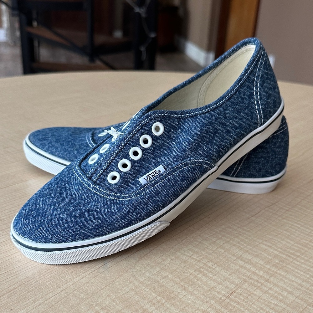 Vans Women's Denim Blue cheetah print Sneakers size 8 - Picture 2 of 9